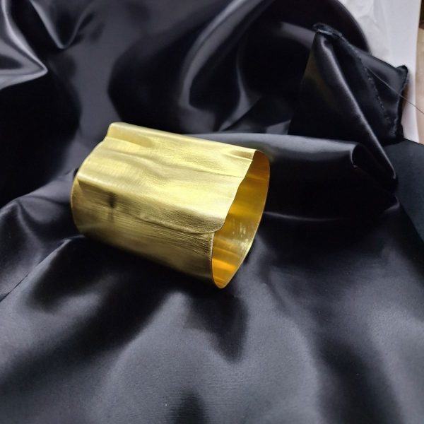 Narukvica Sunčani zagrljaj od mjedi, široka metalna narukvica